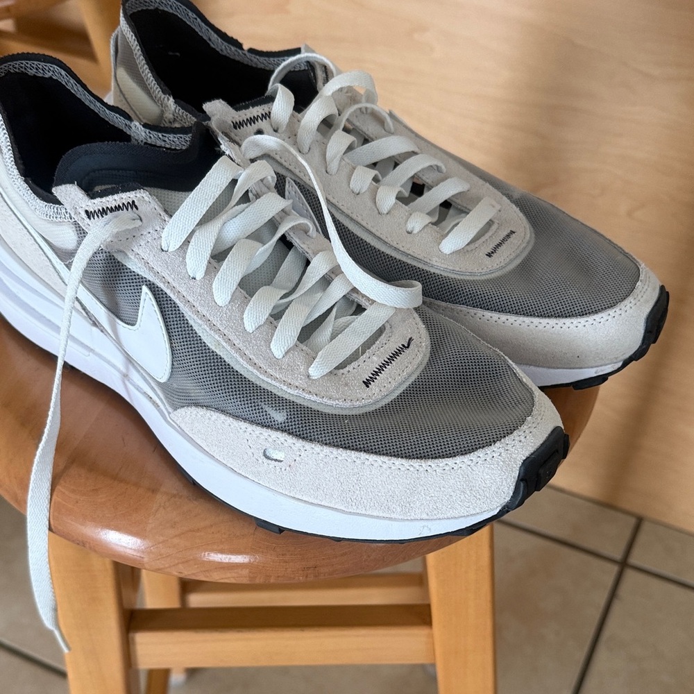 Nike Men's Black and White Mesh Sneakers